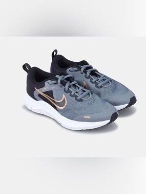 Kids' Downshifter 12 Road Running Shoe size 6Y-NEW